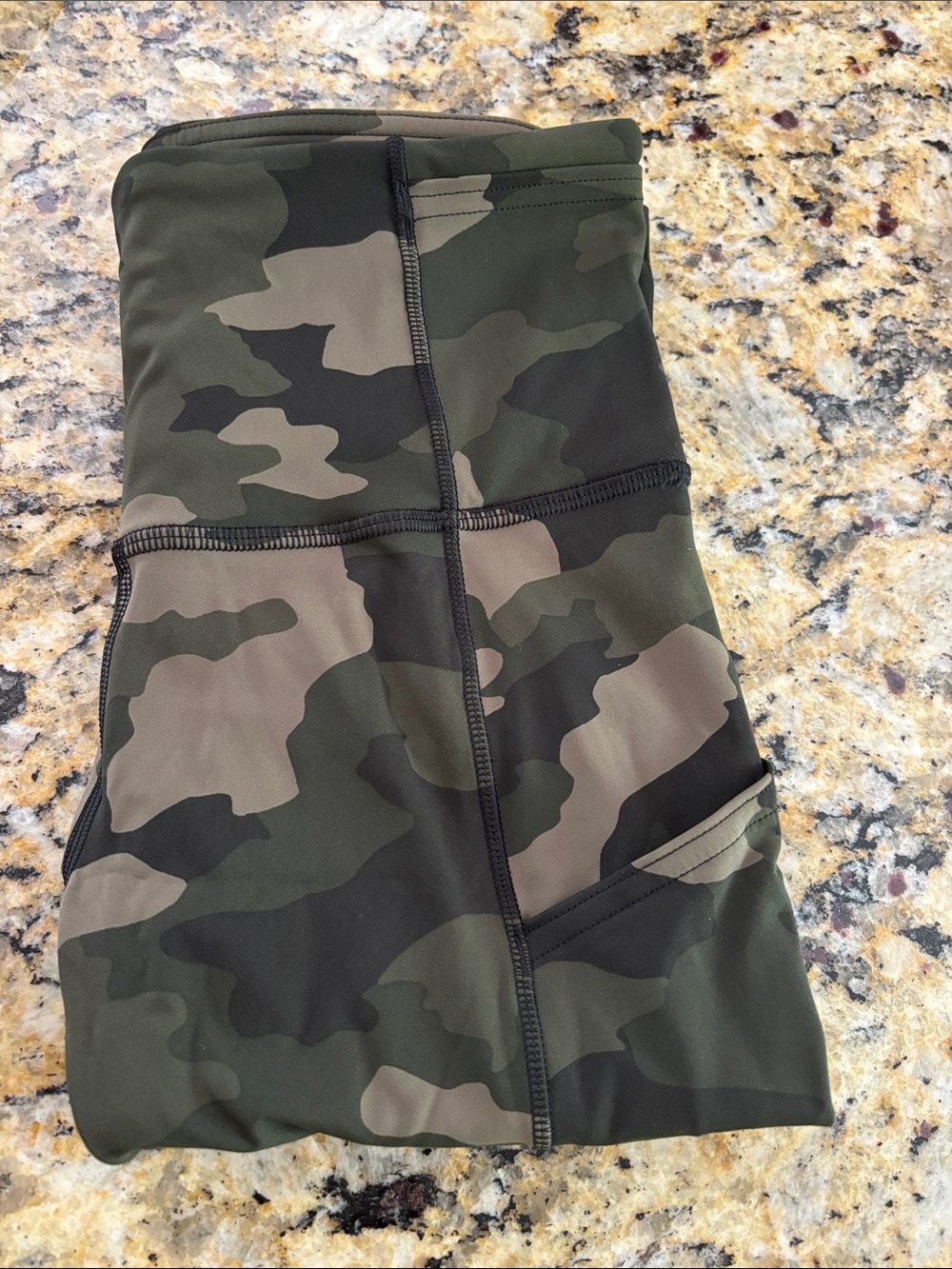 Lululemon Fast and Free High-Rise Leggings – Incognito Camo Gator Green - Picture 8 of 8